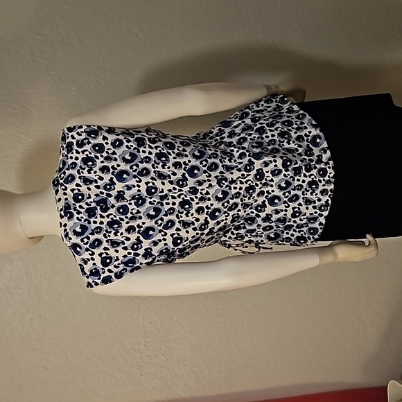 41 Hawthorn Aliska Sleeveless Front Wrap Surplice V-Neck Blouse - Picture 6 of 10